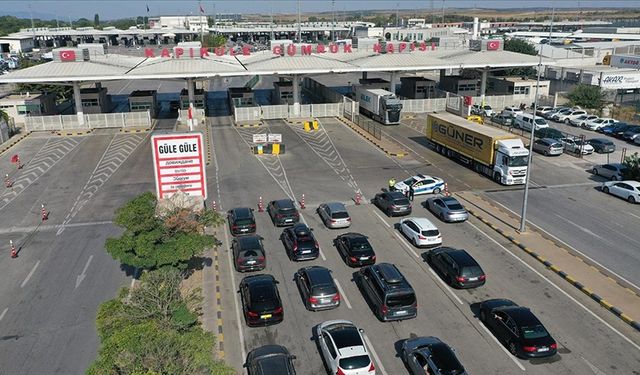 Kapıkule'de gurbetçilerin dönüş yolculuğu sürüyor