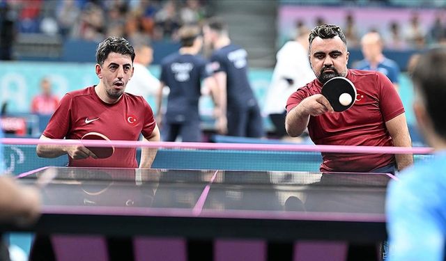 Para masa tenisinde çiftler kategorisinde milli sporcular Öztürk-Turan ikilisi madalya almayı garantiledi