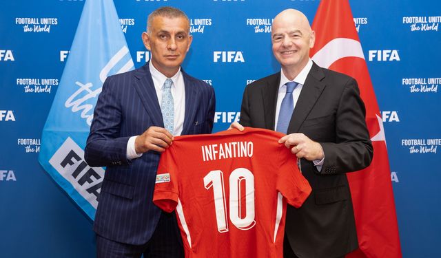 TFF Başkanı Hacıosmanoğlu, Paris'te FIFA Başkanı Infantino ile bir araya geldi