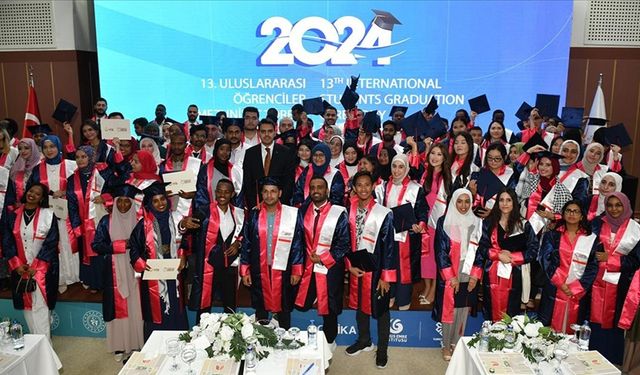 Türkiye'de YTB burslarıyla okuyan öğrencilere mezuniyet töreni