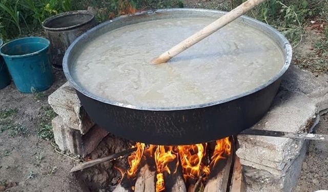 Bağlar bozuldu sıra pekmeze geldi