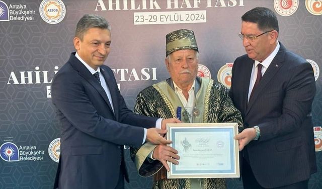 Antalya'da 68 yıllık marangoz "Yılın Ahisi" seçildi