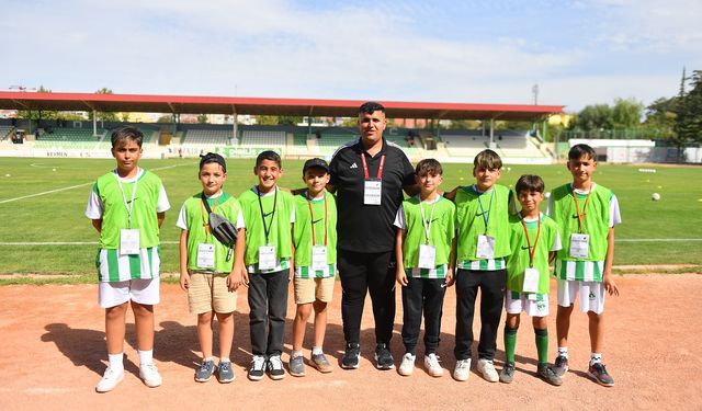 Geleceğin futbolcu adayları Ahi Stadyumu’nda…