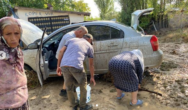 Savcılı'da sel seli götürdü