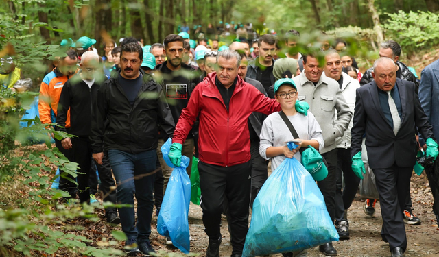 Bakan Bak, Orman temizliği etkinliğine katıldı