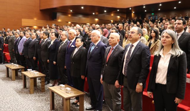 Kırşehir'de "Kamu Yönetiminde Etik ve Etik Davranış İlkeleri" konferansı düzenlendi