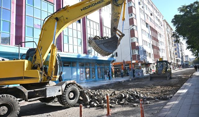 KIRŞEHİR BELEDİYESİ, ŞEHRİN İHTİYAÇ DUYULAN  HER YERİNDE ÇALIŞMALARINI SÜRDÜRÜYOR