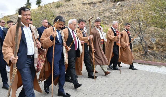 ‘Yunus Emre Sevgi Yolu’ yürüyüşü gerçekleştirildi