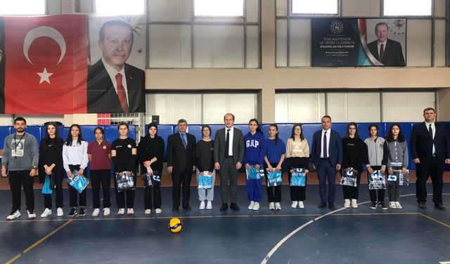 Boztepe Kaymakamlığından Voleybol takımına destek