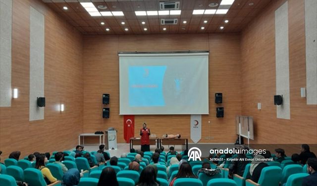 Kırşehir'de üniversite öğrencilerine "Sağlıklı Yaşam" eğitimi verildi