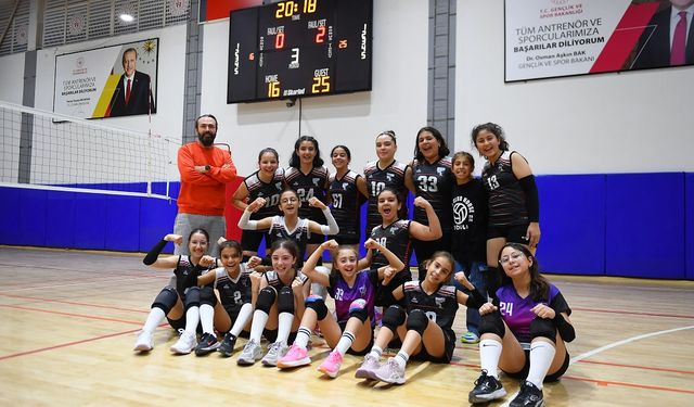 MİDİ kızlar voleybolda şampiyon Akademispor oldu