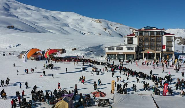 Spor Bakanı Bak’tan gençlere davet!