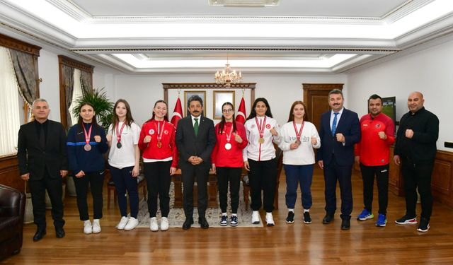 Kırşehirli sporculardan Vali Demiryürek’e ziyaret