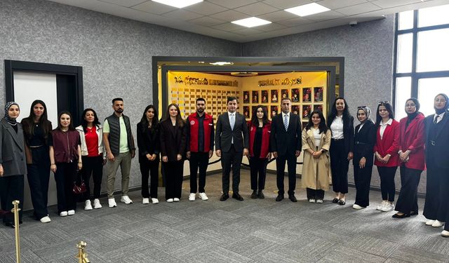 Gençlik Haftası’nda Kaymakamlıkta bayrak teslimi yapıldı