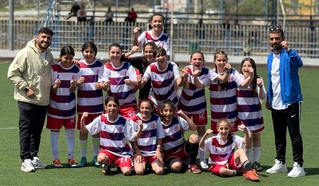 Kızlarımız galibiyetle bitirdi: 2-1