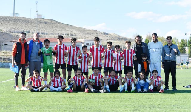 Minik Kramponlar 4 golle finalde: 4-1