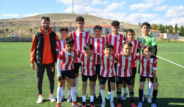 Kırşehirspor mu, Minik Kramponlar mı? Şampiyon kim olacak?
