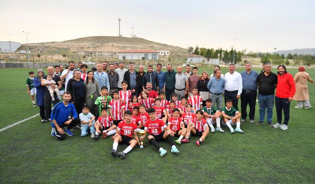U13’TE ŞAMPİYON MİNİK KRAMPONLAR