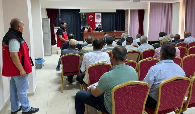 Akpınar’da çiftçilere yönelik bilgilendirme toplantısı düzenlendi