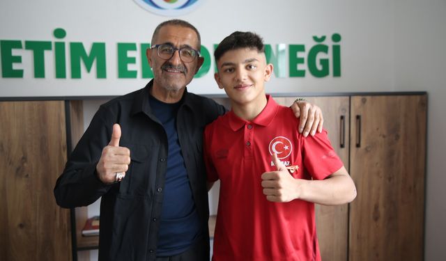 Türkiye şampiyonu güreşçi Sabaz, memleketinde ödüllendirildi