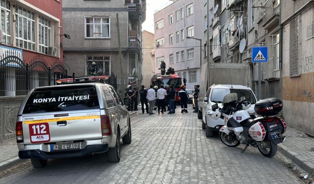 Sinir krizi geçiren kişi evinde yangın çıkardı