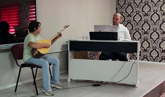 Yetenek sınavında moral desteği verdi!
