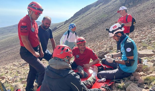 Erciyes'te Tehlikeli Anlar: Mahsur Kalan 2 Dağcı Kurtarıldı