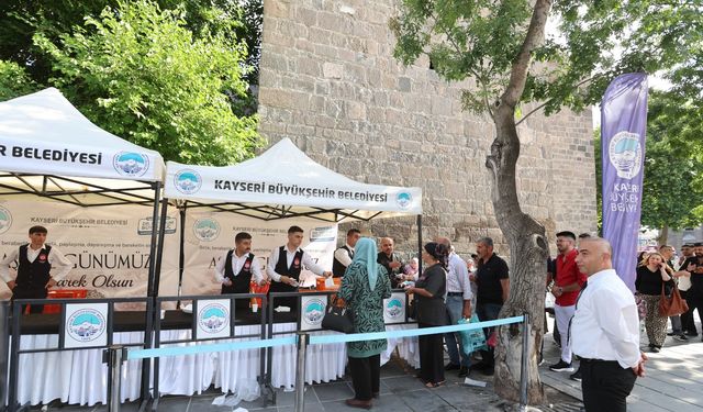 Kayseri Büyükşehir’den 5 Bin Kişiye Aşure İkramı
