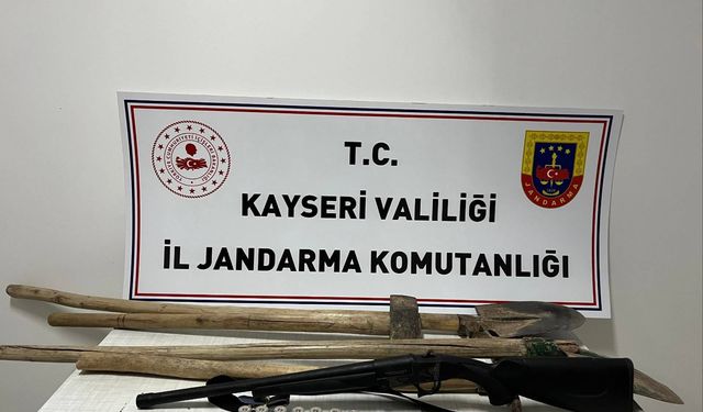 Kayseri'de Kaçak Kazıya Suçüstü: 2 Şüpheli Yakalandı