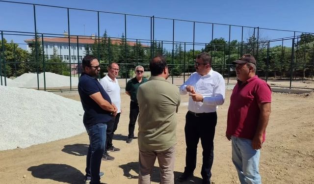 AKPINAR'DA DEVAM EDEN SPOR TESİSİ İNŞAATINDA İNCELEMELER YAPILDI