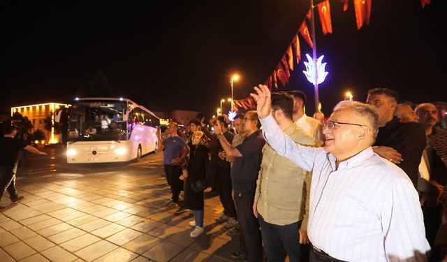 TÜGVA’nın Yaz Okulları Şenliği’ne katılacak kafileye Büyükkılıç’tan uğurlama
