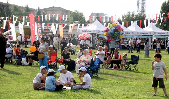 Uluslararası Dadaloğlu Şenlikleri renkli görüntülere sahne oldu