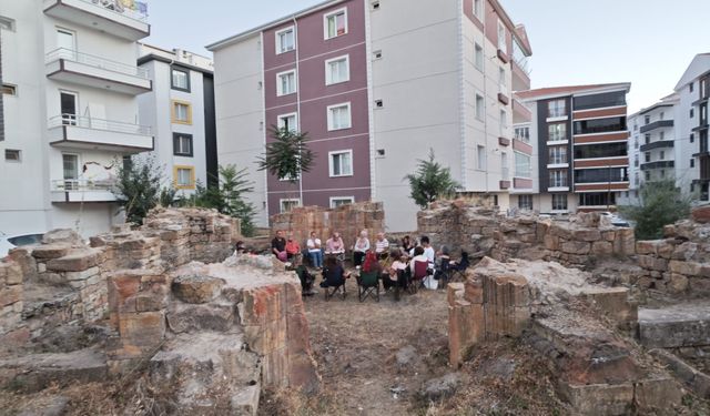 Kırşehir’de Tarih ve Edebiyat Buluştu: Natamam Camii’nde Ahmet Ümit Söyleşisi