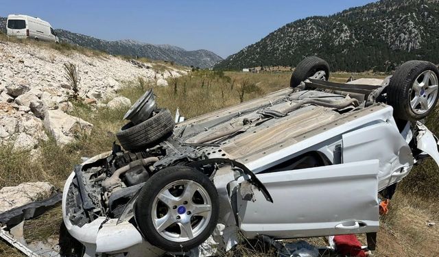 Şarampole yuvarlanan araçtaki 5 kişi yaralı