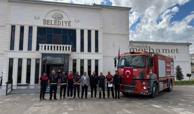 Başkan Hakanoğlu’ndan zabıta ve itfaiye personeline anlamlı kutlama