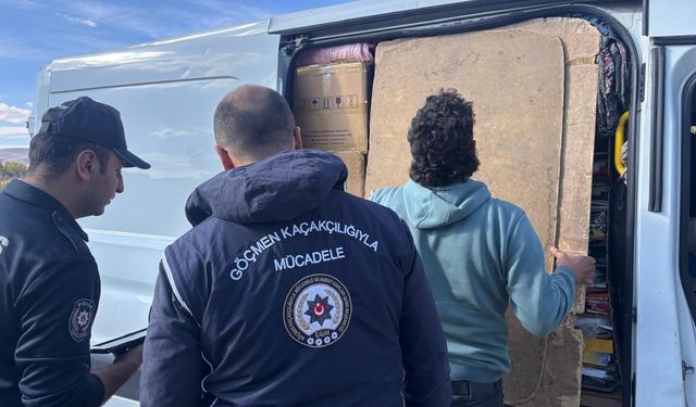 Kırşehir'de 8 kaçak göçmen yakayı böyle ele verdi