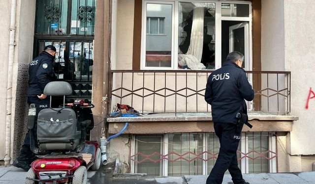 Bir eve düzenlenen baltalı saldırıda 2 kişi yaralandı