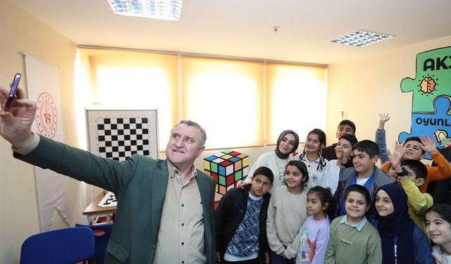 Bakan Bak: “Deneyap teknoloji atölyeleri, milli teknoloji hamlesinin itici gücünü oluşturuyor”