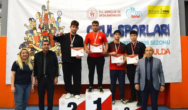 Cacabey Gençlik Merkezi’nde bilek güreşi heyecanı