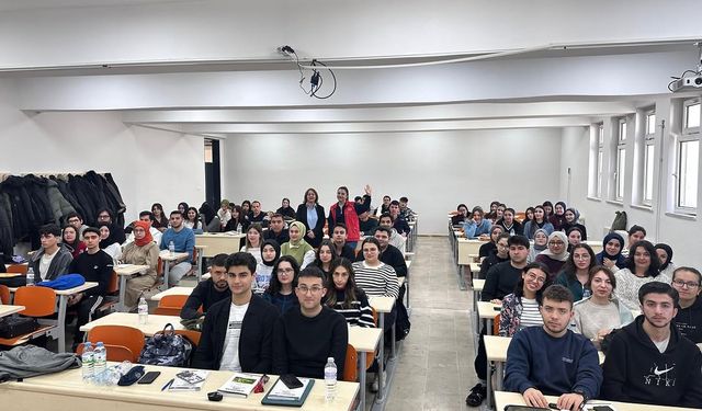 Hemşirelik öğrencileri, genç ofiste buluştu