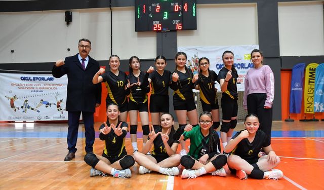 LİSELER ARASI GENÇ KIZLAR VOLEYBOLDA FİNALİSTLER BELLİ OLDU