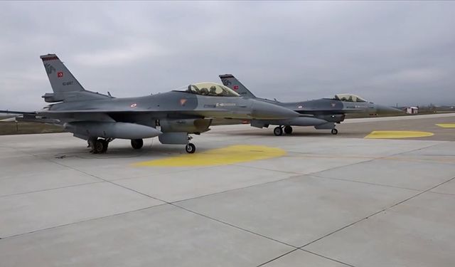 TSK, Karadeniz’de Uluslararası Hava Sahasında Eğitim Uçuşu Yaptı