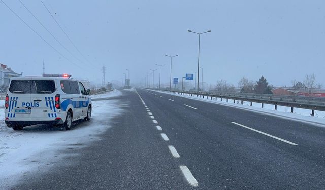 D-100 kara yolunun Çerkeş bölümünde ağır tonajlı araçların geçişine izin verilmiyor