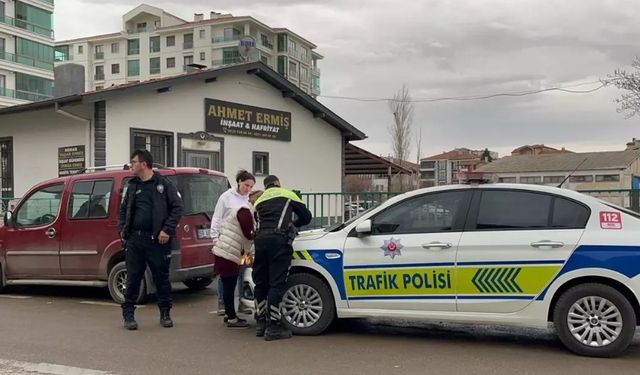 Otomobilin Çarptığı Çocuk Hastaneye Kaldırıldı