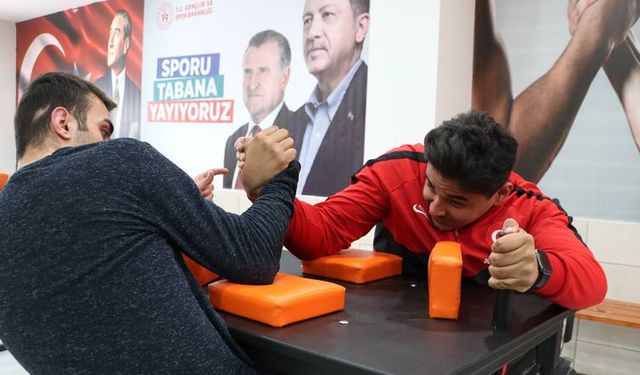 Engelini bilek güreşiyle aşan Doğan, milli formayı hedefliyor