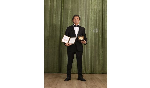 Dünyaca Ünlü Yazar Akif Manaf 2025 Yılı International Peace Prize Ödülü’nü Aldı