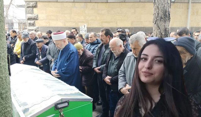 Kırşehirli Gözde tabutuna sarılı duvakla son yolculuğuna uğurlandı