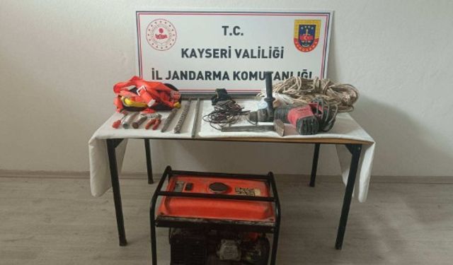 İzinsiz kazı yapan 3 kişiye darbe