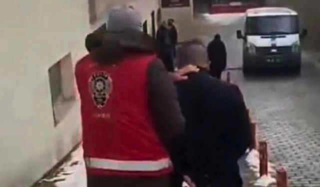 Kesinleşmiş hapis cezası bulunan 3 firari cezaevine teslim edildi