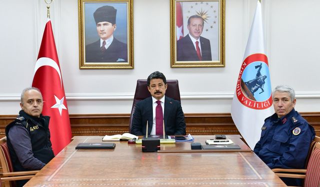 Kırşehir’de Güvenlik ve Koordinasyon Zirvesi: Vali Demiryürek VKS Toplantısına Katıldı